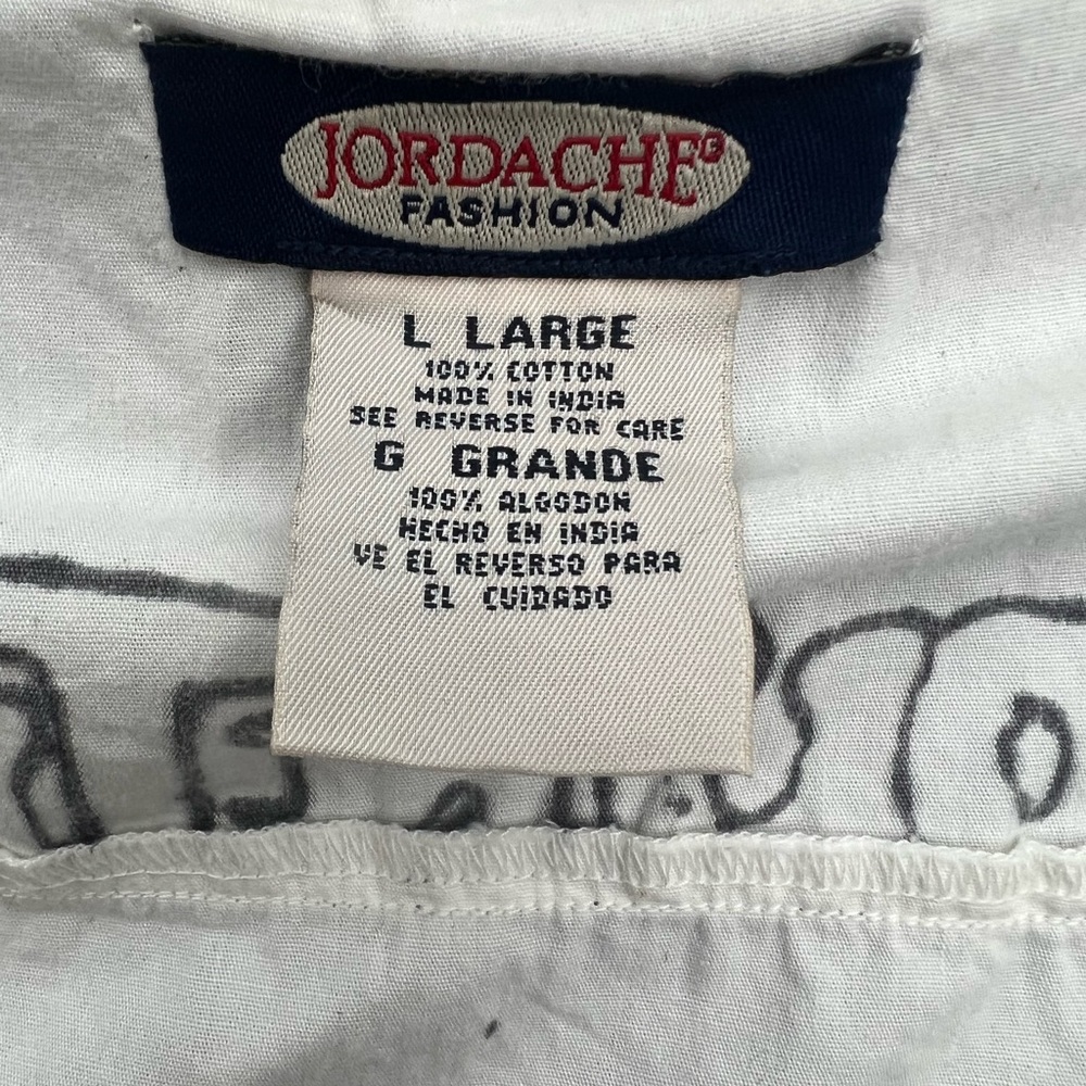 Sz Lg button down, full of autographs